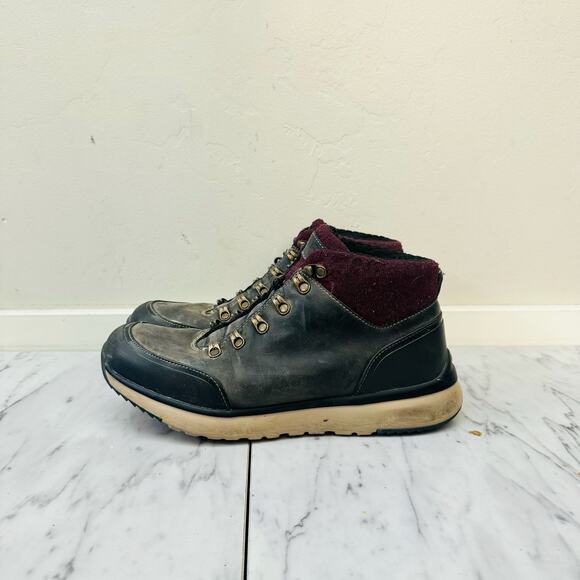 UGG Olivert Waterproof Black Leather Lace Up Boots Mens size 10 main image 4